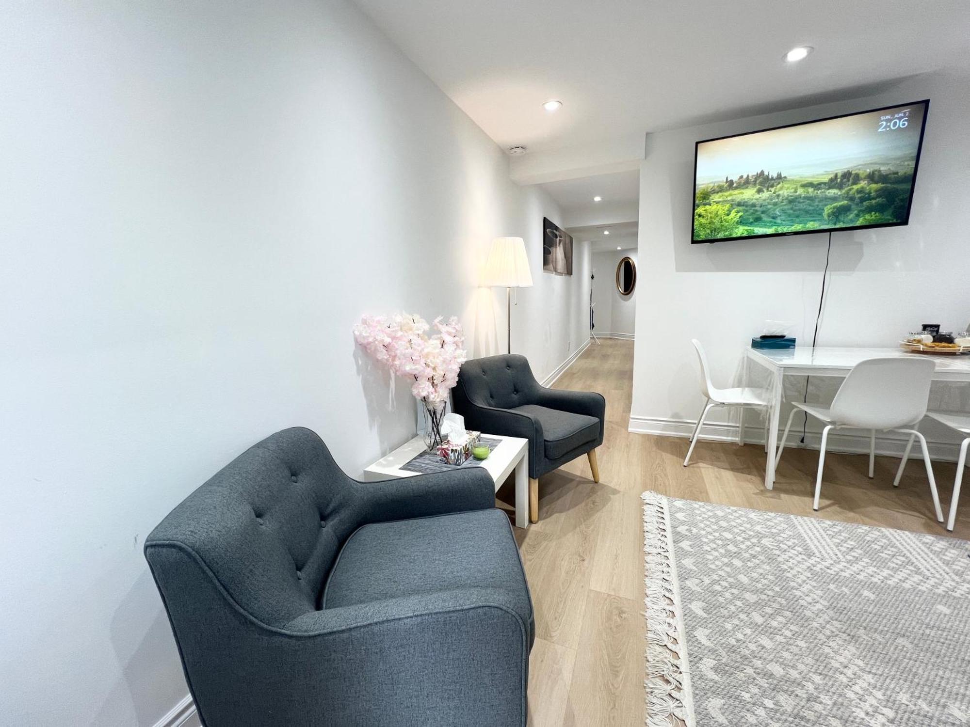 Cozy, Brand-New, 2Bdr,Walkout Apt, Free Parking Ричмонд-Хилл Экстерьер фото