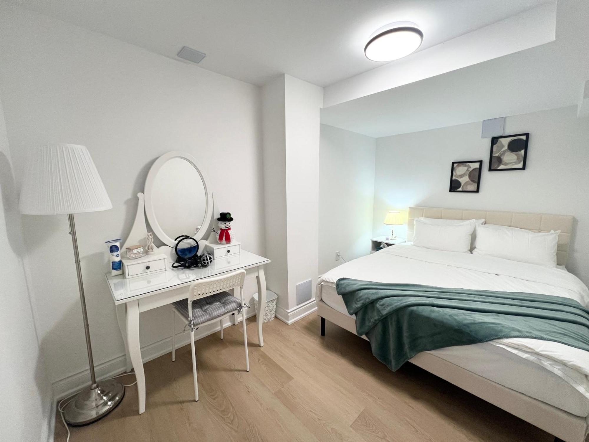 Cozy, Brand-New, 2Bdr,Walkout Apt, Free Parking Ричмонд-Хилл Экстерьер фото