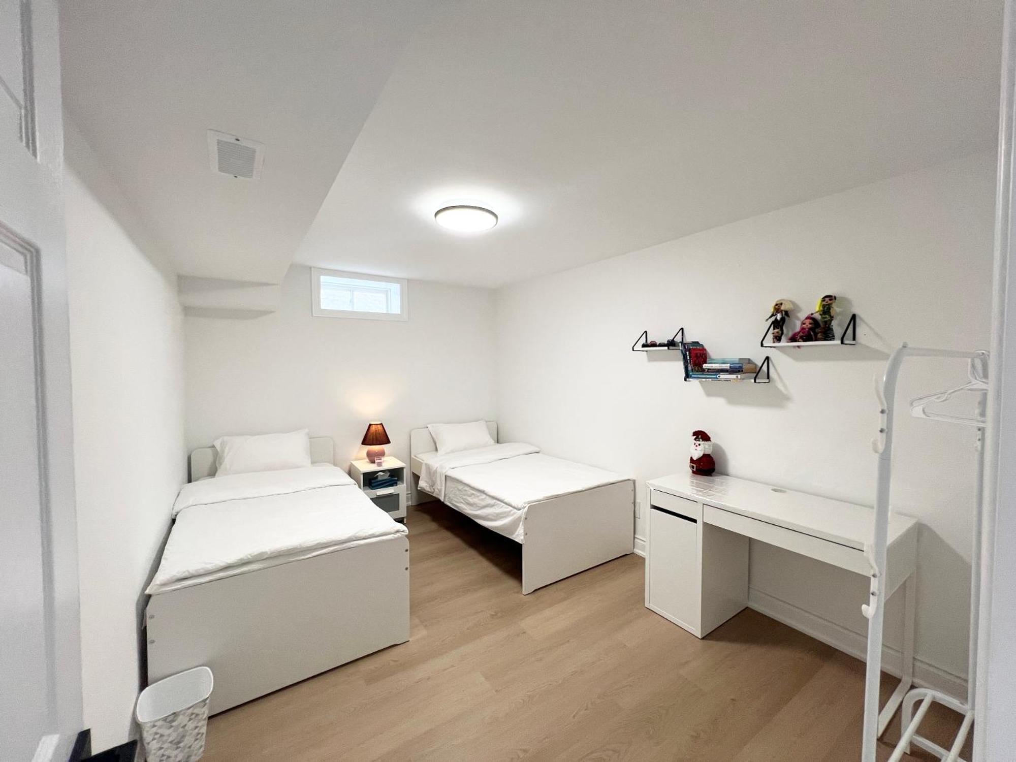 Cozy, Brand-New, 2Bdr,Walkout Apt, Free Parking Ричмонд-Хилл Экстерьер фото