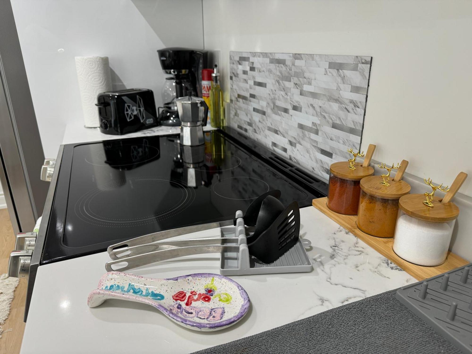 Cozy, Brand-New, 2Bdr,Walkout Apt, Free Parking Ричмонд-Хилл Экстерьер фото