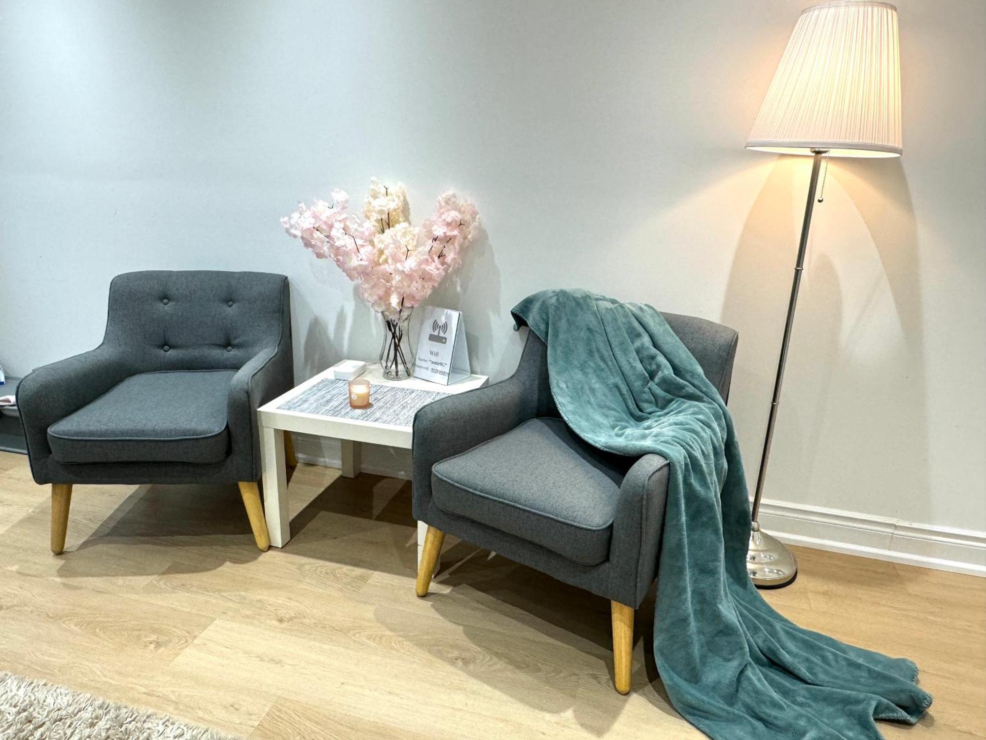 Cozy, Brand-New, 2Bdr,Walkout Apt, Free Parking Ричмонд-Хилл Экстерьер фото