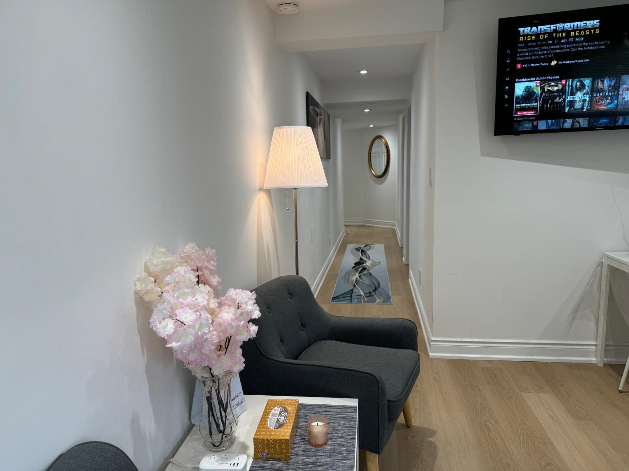 Cozy, Brand-New, 2Bdr,Walkout Apt, Free Parking Ричмонд-Хилл Экстерьер фото