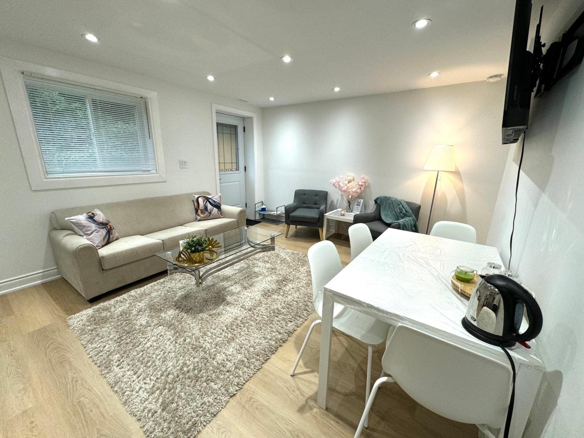 Cozy, Brand-New, 2Bdr,Walkout Apt, Free Parking Ричмонд-Хилл Экстерьер фото