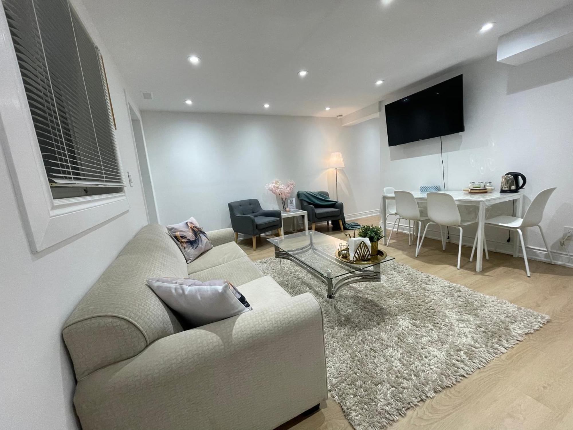 Cozy, Brand-New, 2Bdr,Walkout Apt, Free Parking Ричмонд-Хилл Экстерьер фото