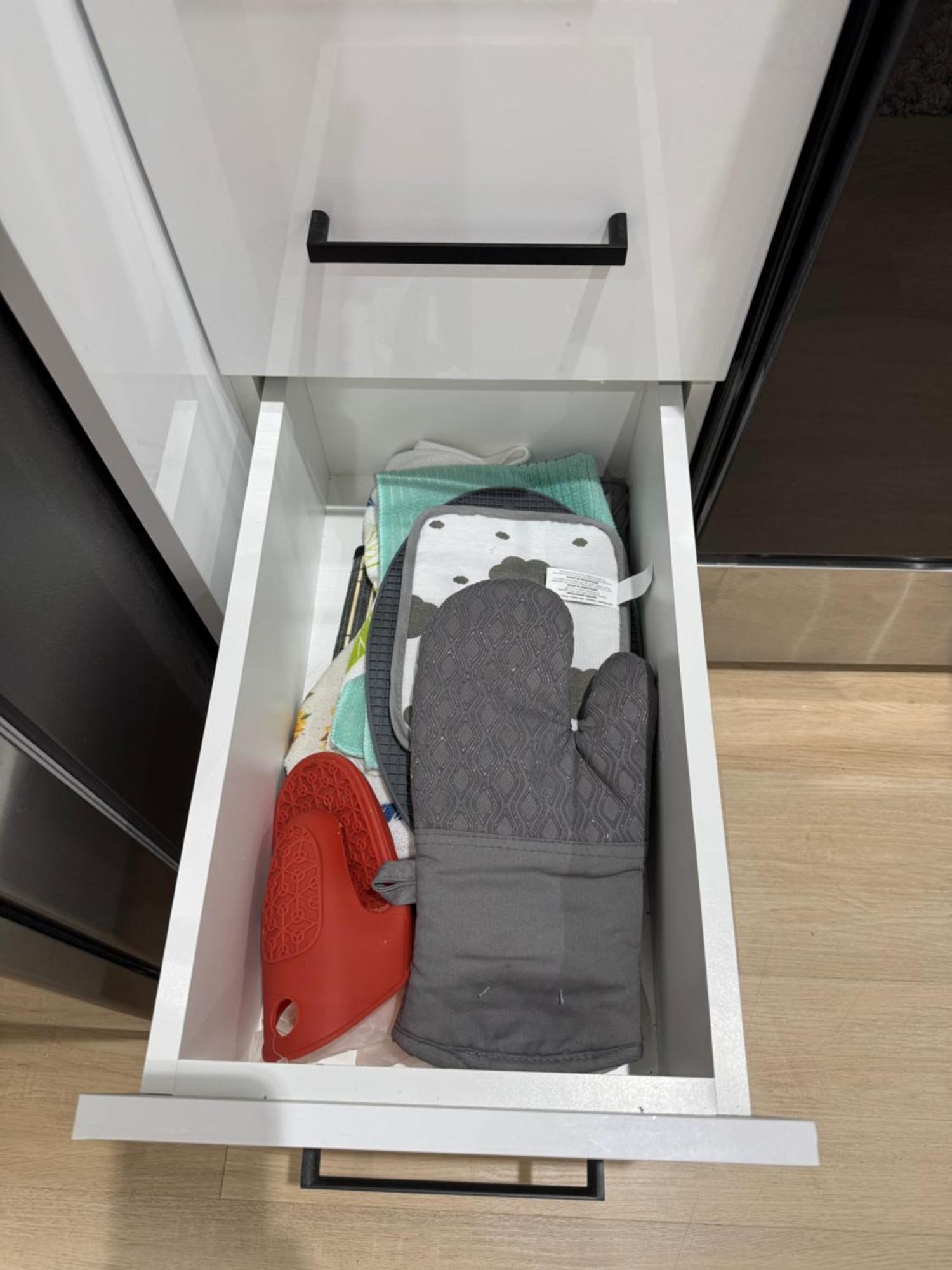 Cozy, Brand-New, 2Bdr,Walkout Apt, Free Parking Ричмонд-Хилл Экстерьер фото