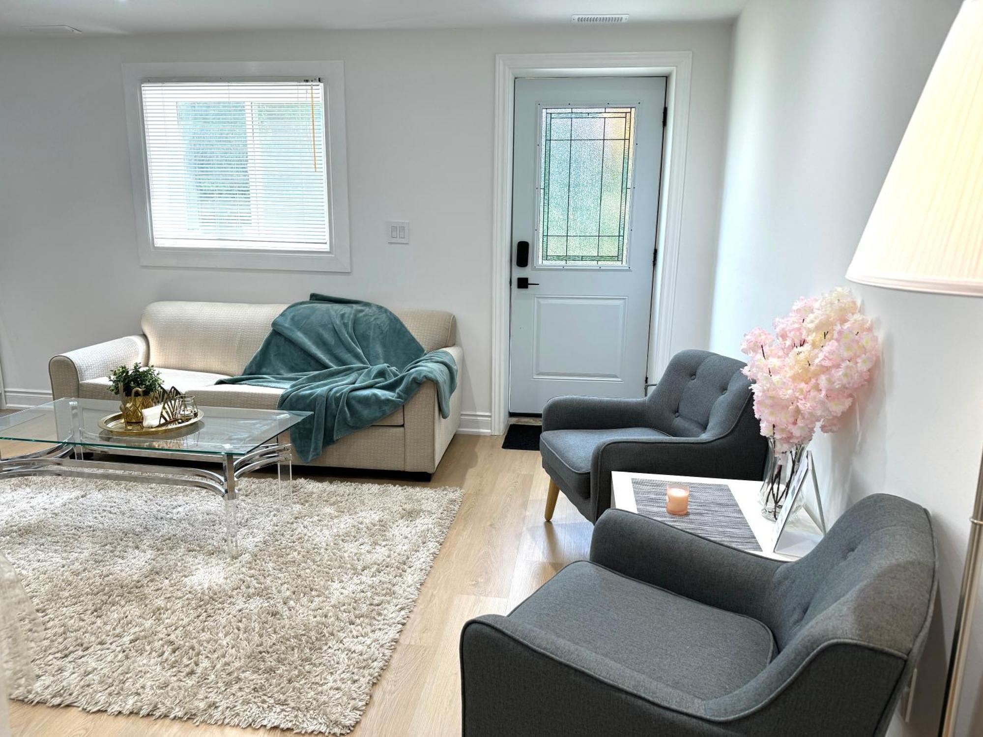 Cozy, Brand-New, 2Bdr,Walkout Apt, Free Parking Ричмонд-Хилл Экстерьер фото